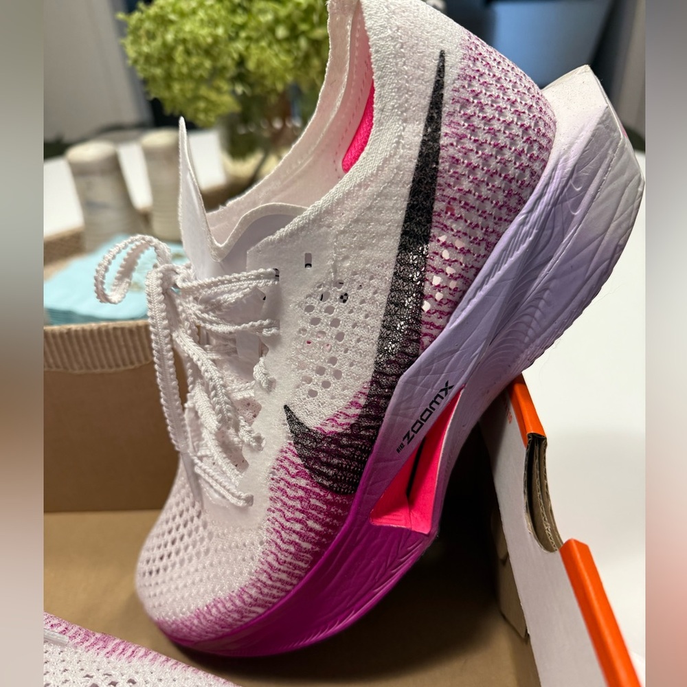 Nike Women's White and Pink Athletic Shoes